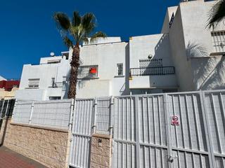 Casa adosada en Av. asociación victimas del terrorismo,  24. Descubra esta magnífica casa tipo dúplex ubicada en la zona de a