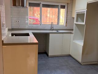 Rez-de-chaussée à Carrer del portal d'atzeneta 4. Piso en planta baja