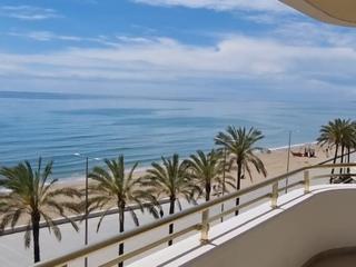 Appartement à Joan salvat papasseit  1. Espectacular piso frontal al mar