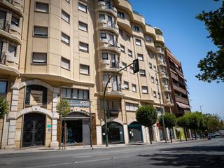 Pis a Av granada 27. Piso en avenida de granada con garaje, trastero y aire acondicio