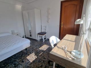 Location Appartement à Calle doctor manuel candela 54. Piso recién reformado ideal para compartir por habitaciones.