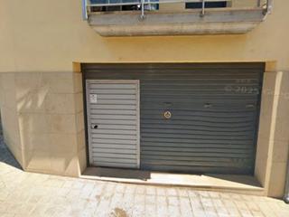 Lloguer Local Comercial a Carrer d'en joan de mas 21. Disponible local comercial diáfano.  cuenta con un baño completo