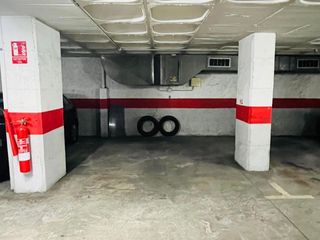 Lloguer Aparcament cotxe a Consell de cent 445. Aparcamiento grande de fácil acceso