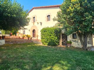 Masia a Carrer de l'estany 1. Exclusiva masía del siglo xiv en sils (girona)