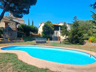 Masia a Passeig cosme i damia 2. Exclusiva masía del siglo xiv en sils (girona)