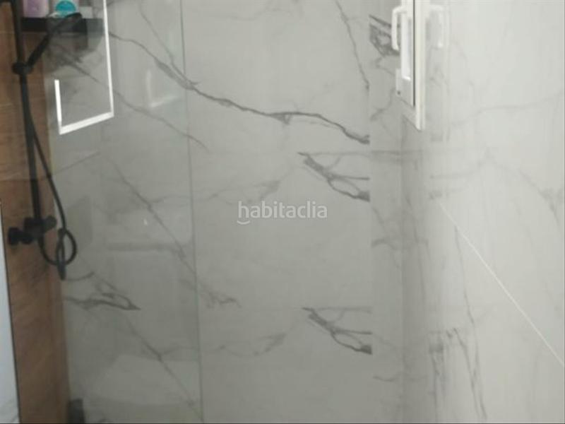 Foto 05d03436-376a-41e0-8f40-815eb4e07777. Local comercial en carrer d'antonio machado 10 planta baja local en Barcelona