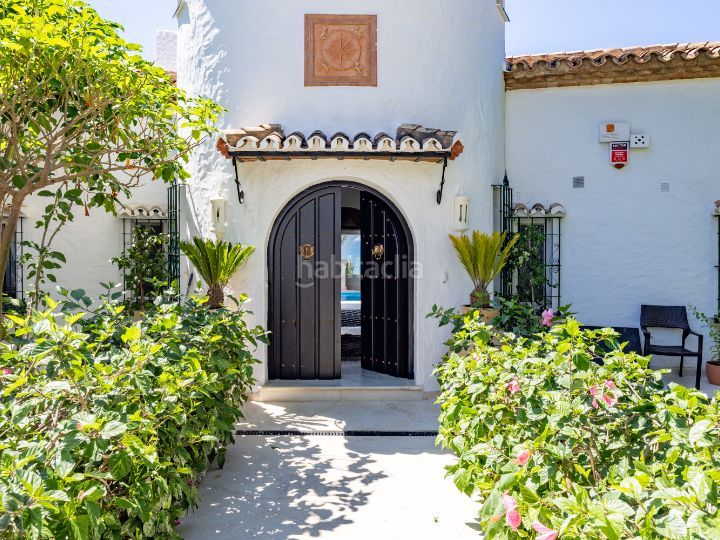 Foto 3beaa1e3-befb-40ad-bf2e-b34671885d33. Alquiler casa en calle de la playa 3007 en Cabopino - Artola Marbella