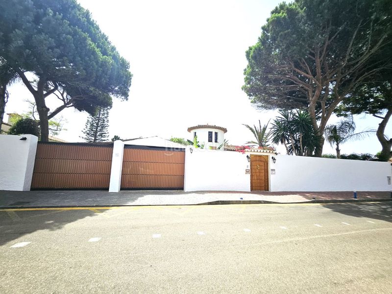 Foto 9132a684-0951-4efb-9415-ce05608cc4b1. Alquiler casa en calle de la playa 3007 en Cabopino - Artola Marbella