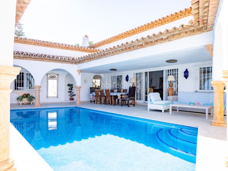 Foto f00f787e-0e82-4191-8bb4-d43b043ab4e1. Alquiler casa en calle de la playa 3007 en Cabopino - Artola Marbella