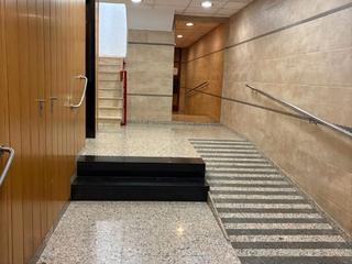 Piso en Rossello 34. Piso grande en comunidad limpia y tranquila.