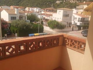 Apartament a Avenida de roma 75. Vendo piso de 4 habitaciones junto al mar.