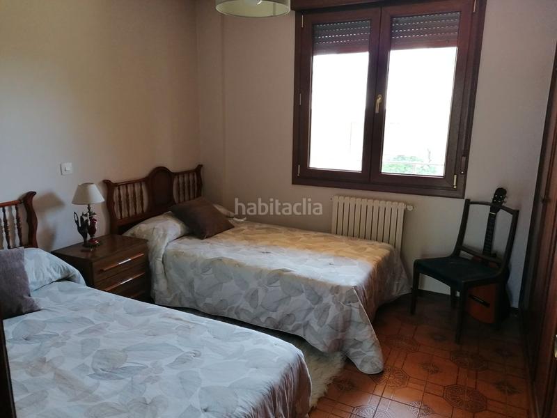 Foto 03a659f8-82aa-404f-b096-e829b4d63b2b. Chalet en avenida de berria primera avenida 21 situada en la villa y a escasos metros de una de la mejores playas de cantabria , la playa de berria en Santoña