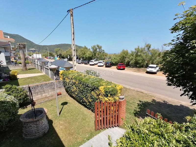 Foto 444a9881-28a4-4c7b-8d5b-8de6fd390136. Chalet en avenida de berria primera avenida 21 situada en la villa y a escasos metros de una de la mejores playas de cantabria , la playa de berria en Santoña