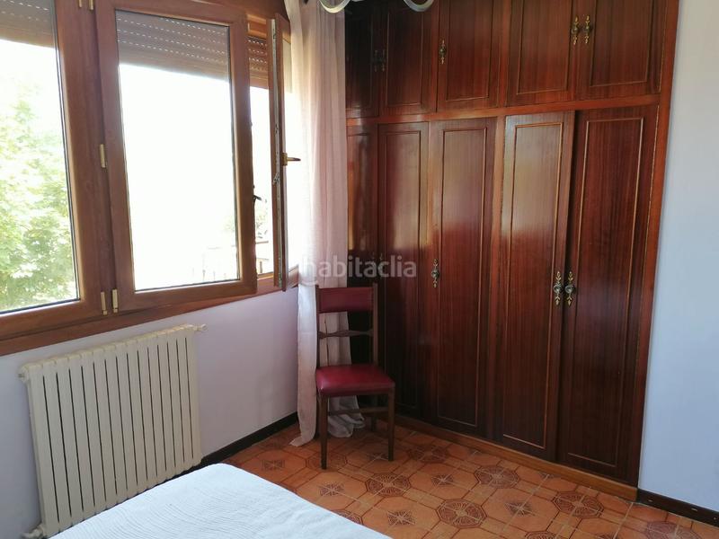 Foto 7e6d2128-c58c-4f89-b7fc-43931a4a85ca. Chalet en avenida de berria primera avenida 21 situada en la villa y a escasos metros de una de la mejores playas de cantabria , la playa de berria en Santoña
