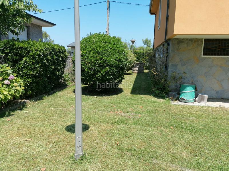 Foto 828c4d1d-805a-4c1d-8f91-9332602d88d8. Chalet en avenida de berria primera avenida 21 situada en la villa y a escasos metros de una de la mejores playas de cantabria , la playa de berria en Santoña