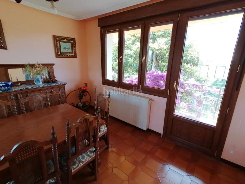 Foto 8c3a607f-3ef2-4ed3-977e-04b2fb5346d0. Chalet en avenida de berria primera avenida 21 situada en la villa y a escasos metros de una de la mejores playas de cantabria , la playa de berria en Santoña