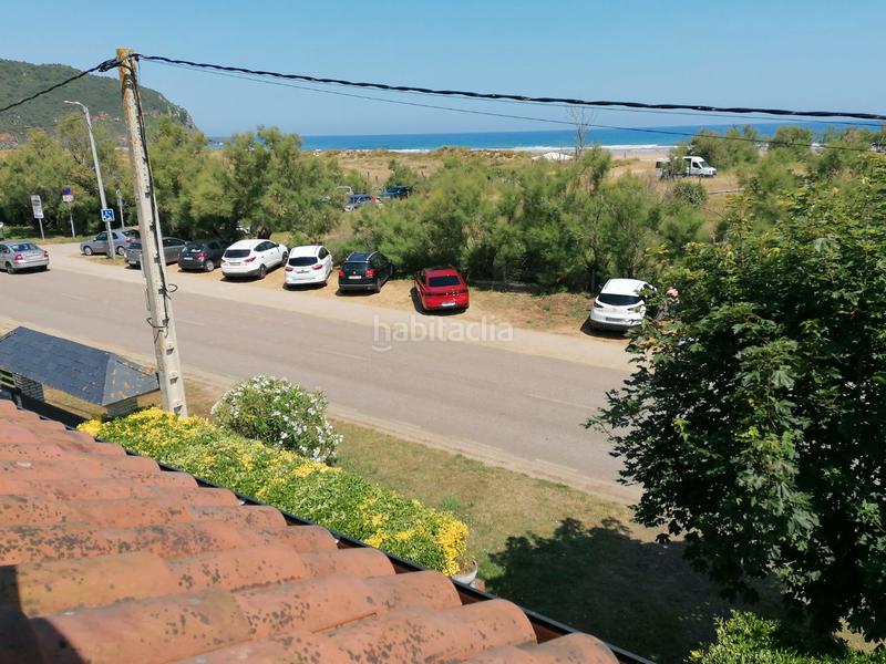 Foto a0f002e0-1401-48b2-9b5b-659604e54393. Chalet en avenida de berria primera avenida 21 situada en la villa y a escasos metros de una de la mejores playas de cantabria , la playa de berria en Santoña