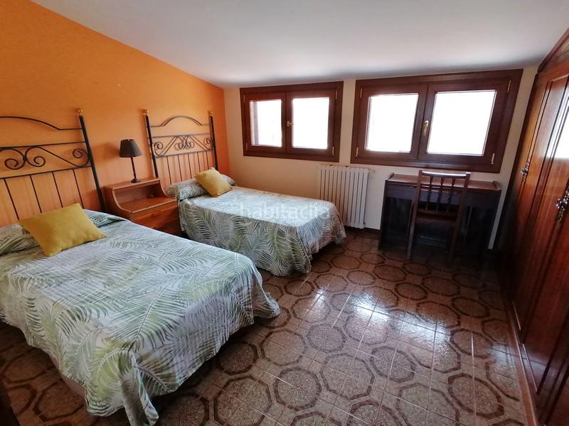Foto b2b45982-e1c5-4d6c-8d78-720a3a932e21. Chalet en avenida de berria primera avenida 21 situada en la villa y a escasos metros de una de la mejores playas de cantabria , la playa de berria en Santoña