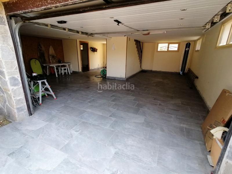 Foto c56c15ae-2326-464a-8959-12b3dbd804f4. Chalet en avenida de berria primera avenida 21 situada en la villa y a escasos metros de una de la mejores playas de cantabria , la playa de berria en Santoña