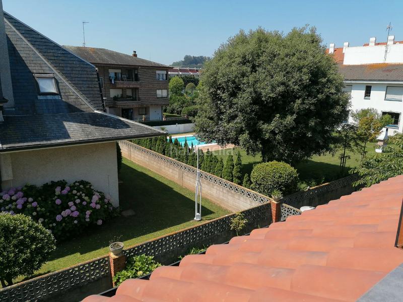 Foto cd9c259f-69bc-4bdc-adda-5e2821f2fff5. Chalet en avenida de berria primera avenida 21 situada en la villa y a escasos metros de una de la mejores playas de cantabria , la playa de berria en Santoña
