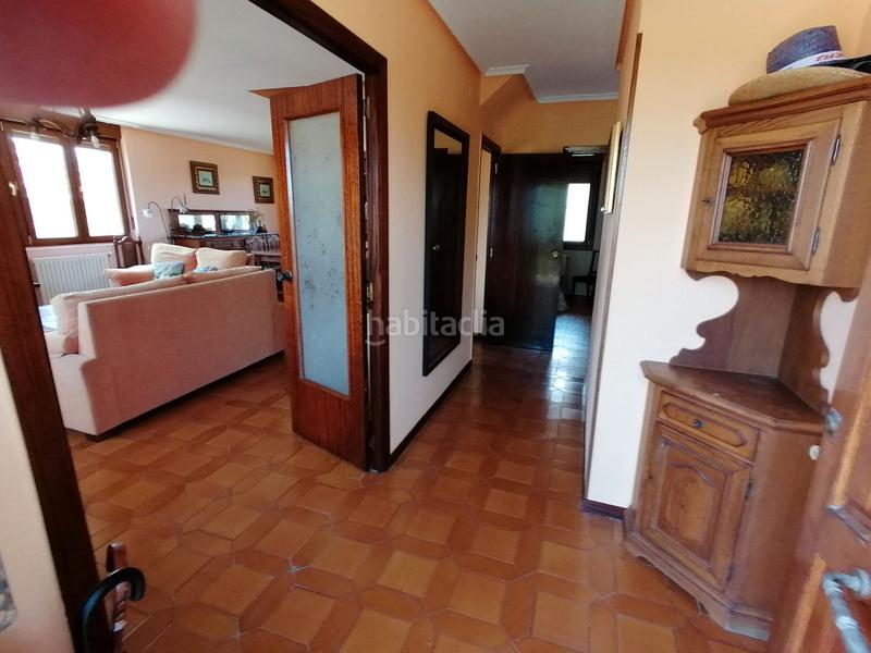 Foto cf7765fa-2846-4f14-a17e-6335c7ad97ae. Chalet en avenida de berria primera avenida 21 situada en la villa y a escasos metros de una de la mejores playas de cantabria , la playa de berria en Santoña