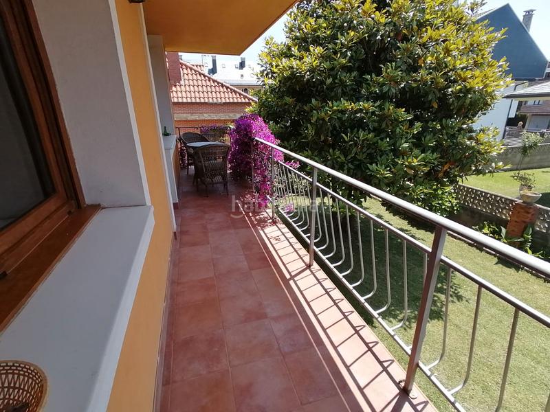 Foto d229558b-c1bc-463c-b200-710593507c89. Chalet en avenida de berria primera avenida 21 situada en la villa y a escasos metros de una de la mejores playas de cantabria , la playa de berria en Santoña