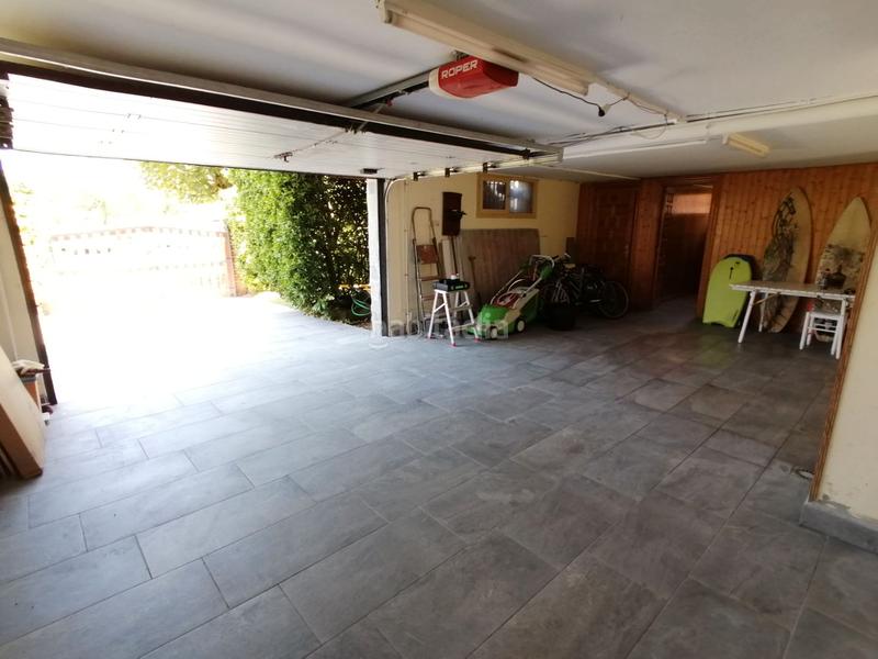 Foto d75473f4-6890-413f-8f14-1319bfc5fecf. Chalet en avenida de berria primera avenida 21 situada en la villa y a escasos metros de una de la mejores playas de cantabria , la playa de berria en Santoña