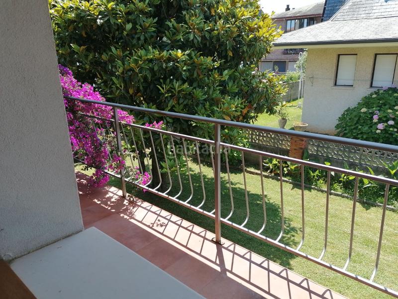 Foto f0fc33ab-75d4-432d-8220-6c8479c5afcd. Chalet en avenida de berria primera avenida 21 situada en la villa y a escasos metros de una de la mejores playas de cantabria , la playa de berria en Santoña