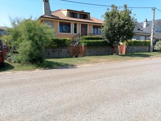 Chalet en Avenida de berria primera avenida 21. Situada en la villa de santoña y a escasos metros de  una de la