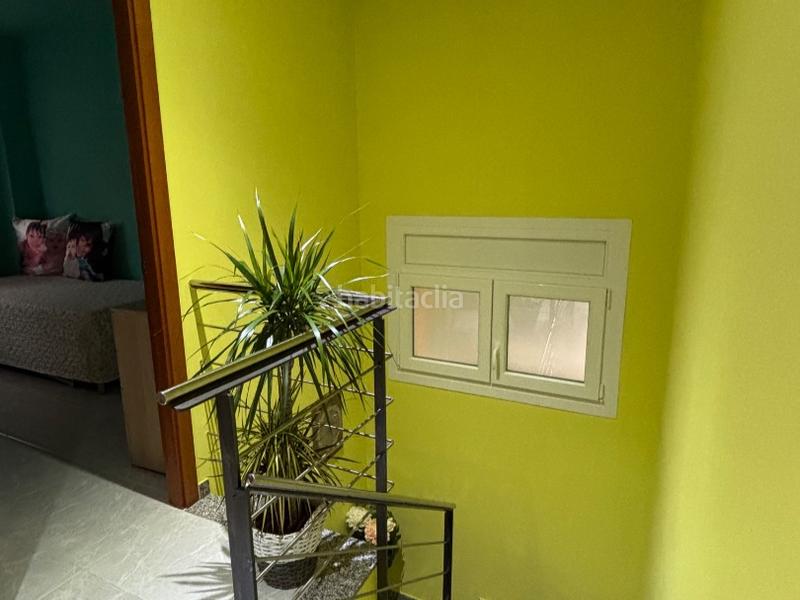 Foto b5cfa8bf-9370-41b0-bf06-cc0aef8d40f5. Casa adosada en carrer de la verneda 10 casa adosada muy cuidada en Anglès