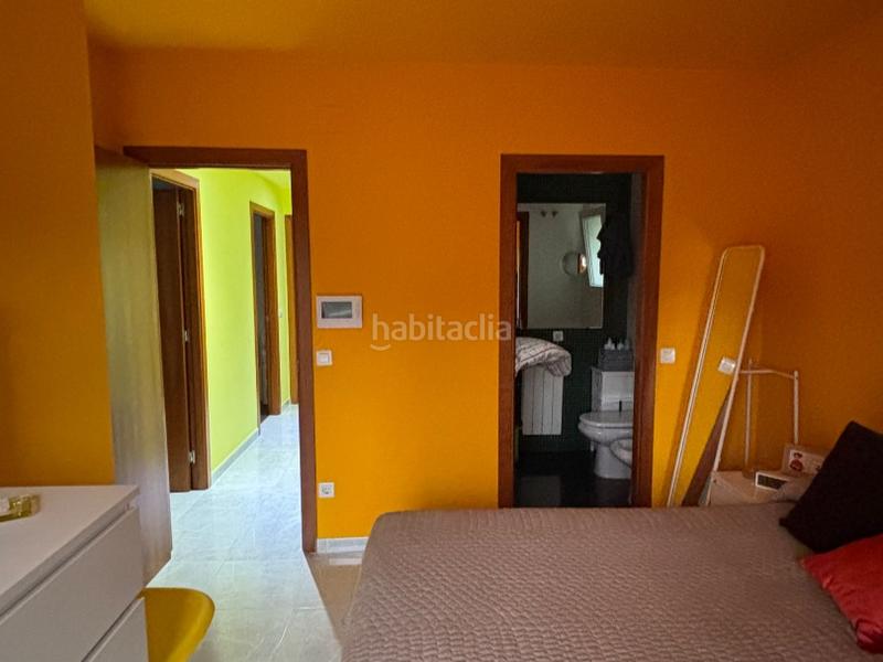 Foto c57cd9cd-8d97-4758-8c12-f5cafaf4e1eb. Casa adosada en carrer de la verneda 10 casa adosada muy cuidada en Anglès