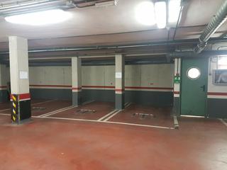 Lloguer Aparcament cotxe a Plaça prudenci bertrana 6. Parking cotxe petit-mitjà fàcil maniobrar