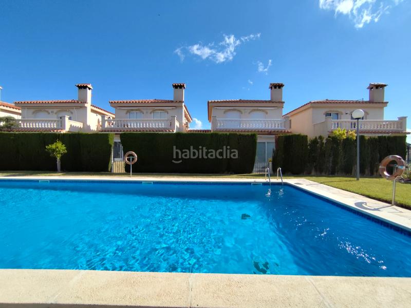 Foto f4cbf3bf-a2de-496c-88f9-b600e7b152df. Casa en avinguda de la diversitat 100 chalet adosado en el centro de miami en Miami Platja