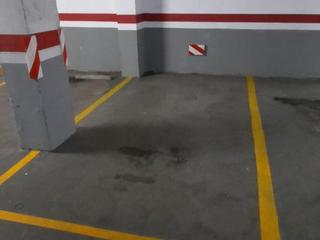 Lloguer Aparcament cotxe a Carrer de xile 2. Plaça parking per cotxe mitjà/petit al passeig de la muntanya. c