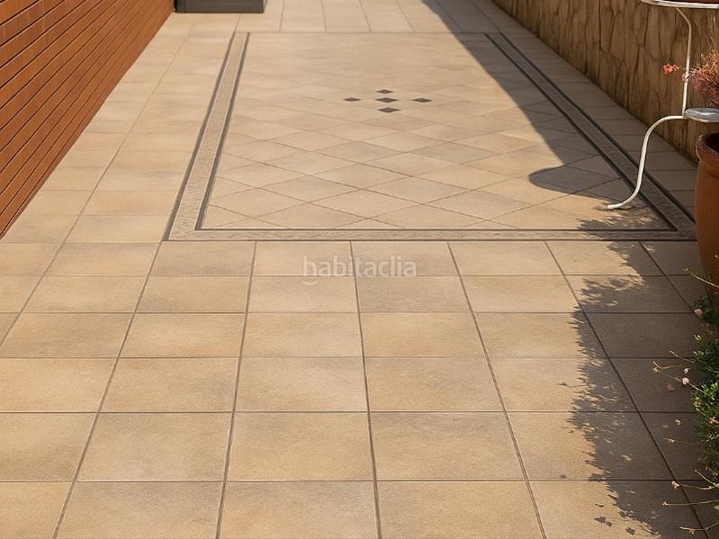 Foto 093cd6c4-0d94-4445-8abf-6b82550bbb94. Casa adosada en salvador espriu 1 "casa exclusiva con piscina, jardín, buhardilla y máxima seguridad" en Ripollet