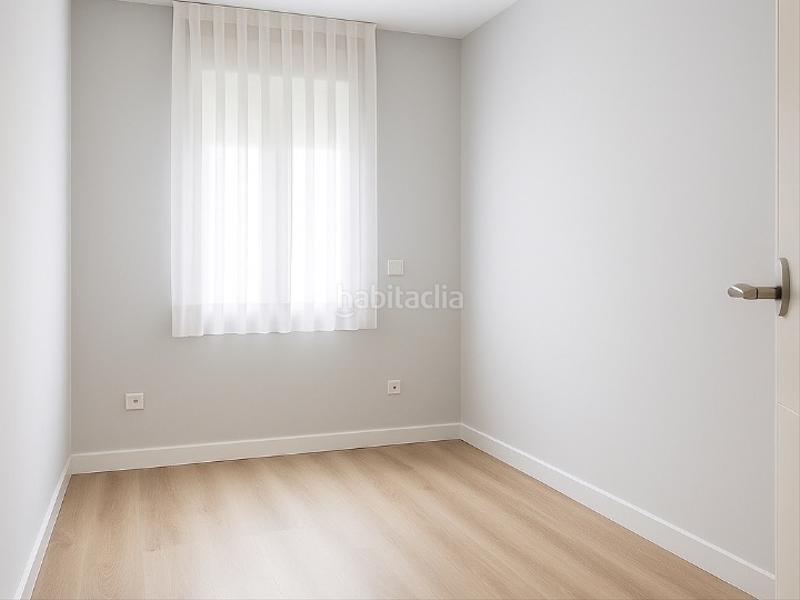 Foto 0bb7ea7e-1573-4c35-8087-50442be2f33b. Casa adosada en salvador espriu 1 "casa exclusiva con piscina, jardín, buhardilla y máxima seguridad" en Ripollet