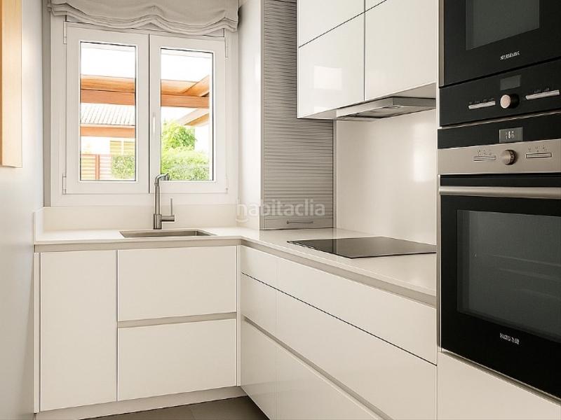 Foto 4349576e-40f0-4d9c-8f14-2d76162d27fd. Casa adosada en salvador espriu 1 "casa exclusiva con piscina, jardín, buhardilla y máxima seguridad" en Ripollet