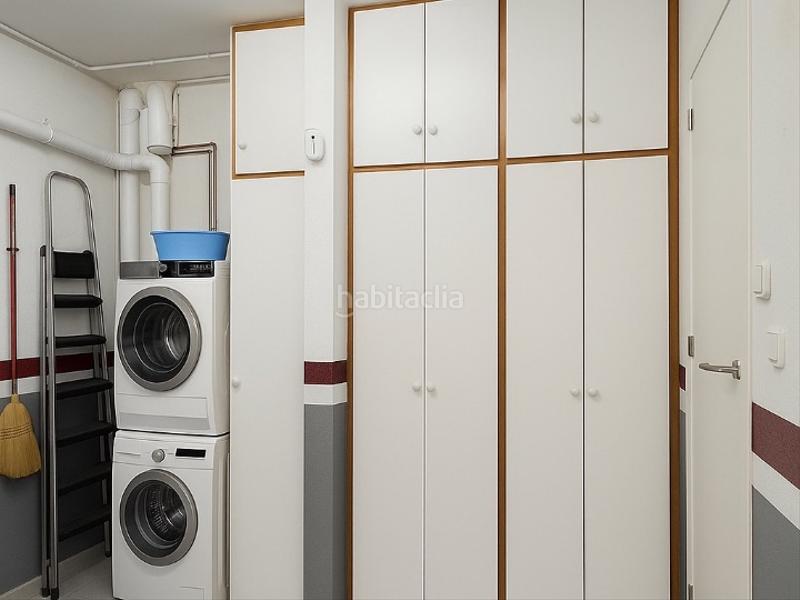 Foto 68cb6b9d-6268-48a4-8129-cf2bd679c588. Casa adosada en salvador espriu 1 "casa exclusiva con piscina, jardín, buhardilla y máxima seguridad" en Ripollet