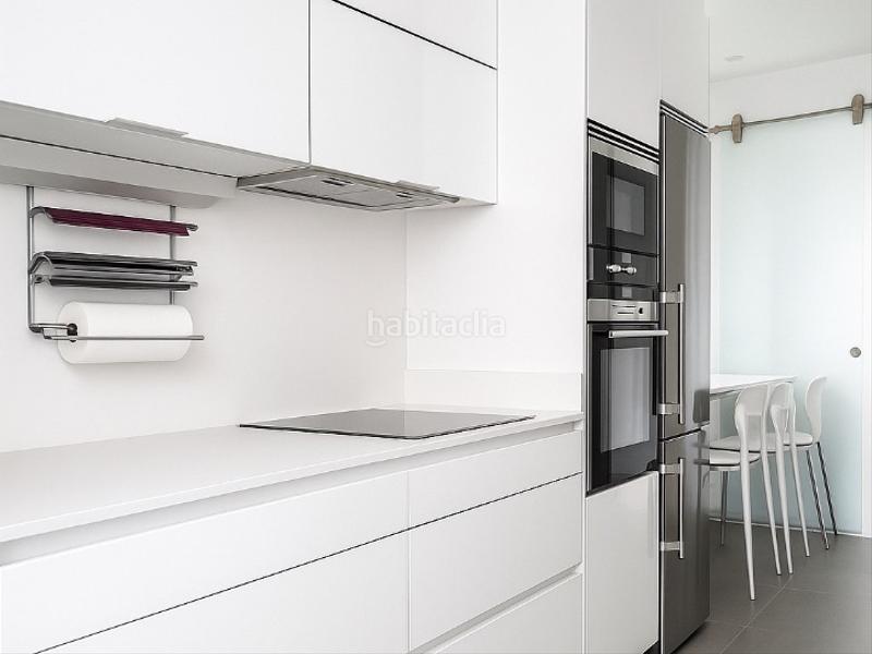 Foto 6f9525e2-4fce-490b-8584-3b47590776e8. Casa adosada en salvador espriu 1 "casa exclusiva con piscina, jardín, buhardilla y máxima seguridad" en Ripollet
