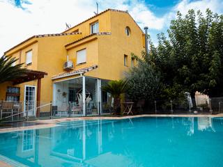 Maison jumelée à Carrer benitachell 16. Casa pareada en maravisa