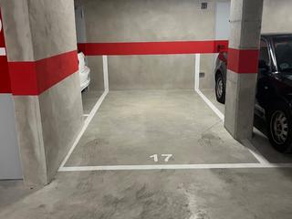 Alquiler Parking coche en Sabadell  29. Parking coche mediano