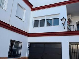 Casa adosada en Conde de guadalhorce  57. ?? vivienda en el centro de alcalá de guadaíra – reformada, tasa