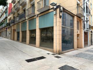 Locale commerciale in Roselló 12. Local comercial en venta en reus – 120 m² con gran visibilidad y
