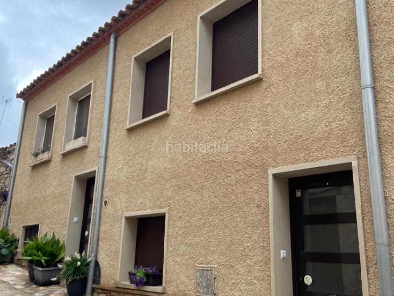 Foto a10efd61-383c-4e51-b5e5-d6fc30360d57. Casa adosada en carrer del portal 30 en venda 3 cases adossades amb garatge i dos plantes d’habitatge en Guimerà