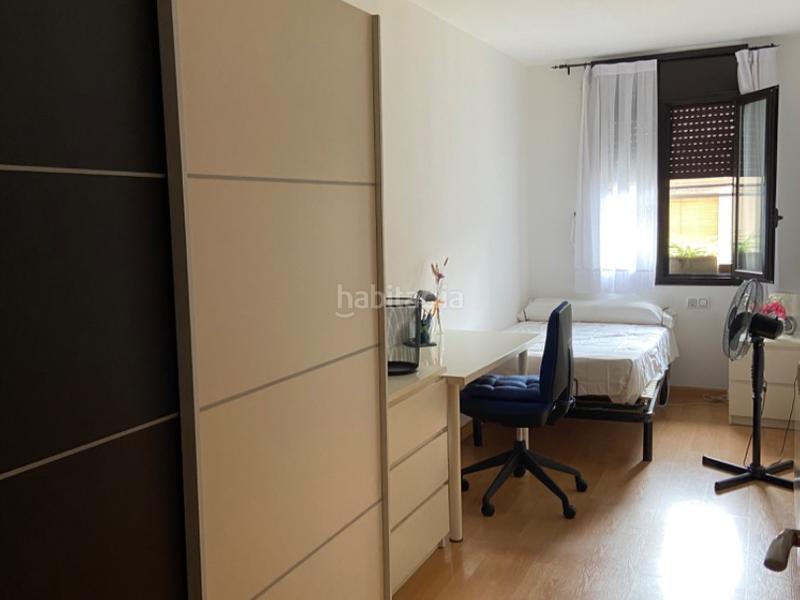 Foto b81b1c01-b84a-4930-b166-2767a447efec. Casa adosada en carrer del portal 30 en venda 3 cases adossades amb garatge i dos plantes d’habitatge en Guimerà