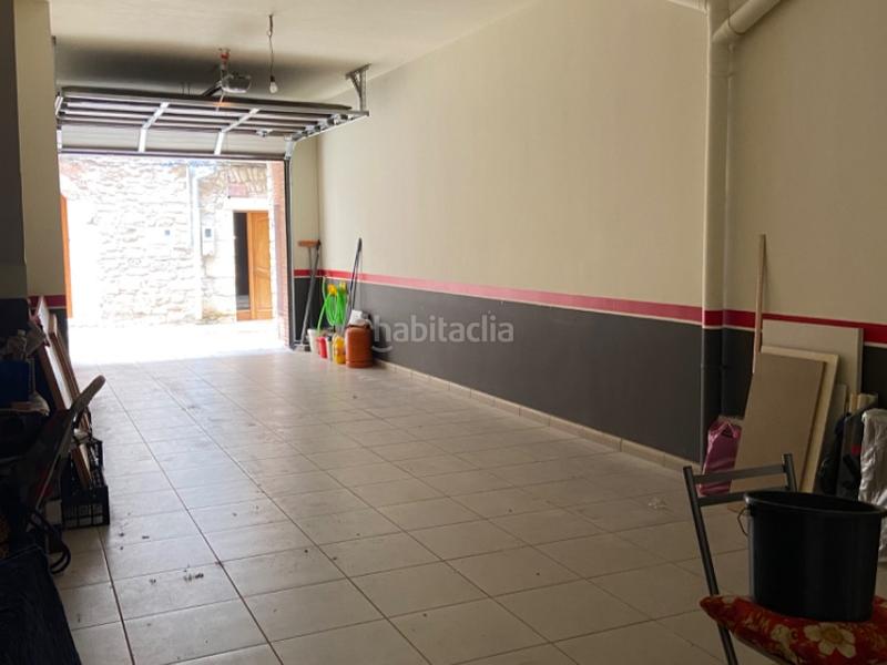 Foto c650dc7b-f822-4119-a453-d1c22d2ca145. Casa adosada en carrer del portal 30 en venda 3 cases adossades amb garatge i dos plantes d’habitatge en Guimerà