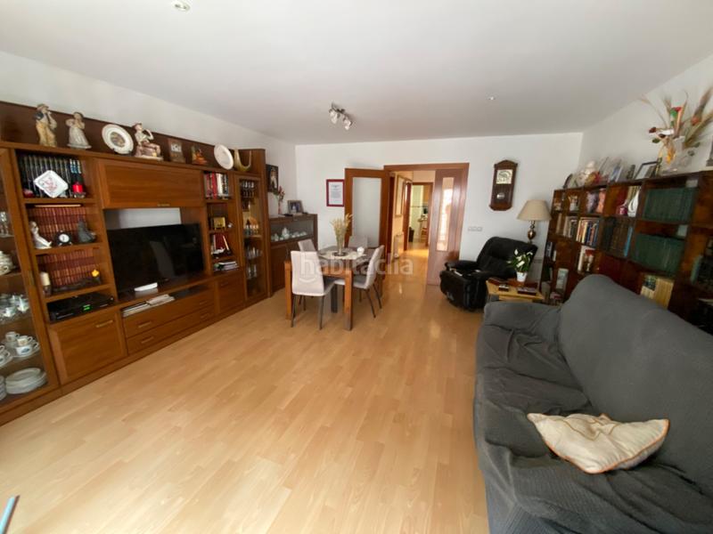 Foto ccbc773c-d4d5-4386-97e4-bb427a6a9edd. Casa adosada en carrer del portal 30 en venda 3 cases adossades amb garatge i dos plantes d’habitatge en Guimerà