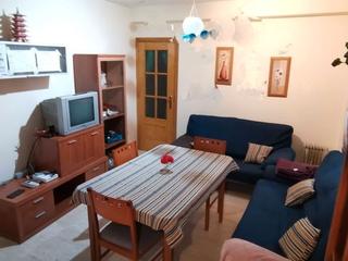 Miete Etagenwohnung in Plaza sella  3. Alquiler de piso en el juncal para chicas estudiantes