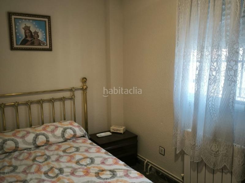 Foto f0aa2284-17a9-4d54-a20b-a63abf7b1d9b. Casa adosada en calle iznájar 14 en Joaquina Eguaras Granada