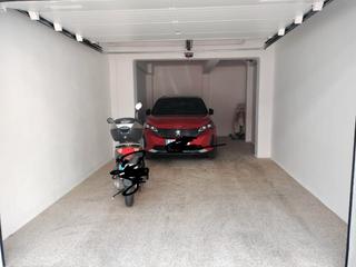 Affitto Posto auto in Gravina 22. Lloguer garatge-magatzem privat ubicat en planta baixa, accés di